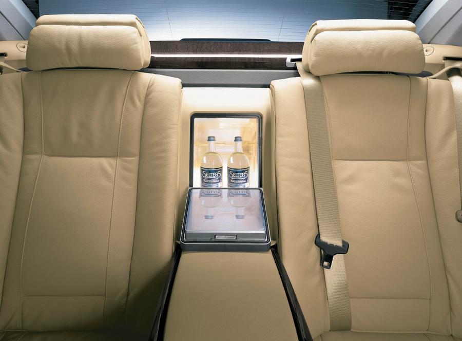  BMW 7-Series L 2003 года  (фото 38 из 61)